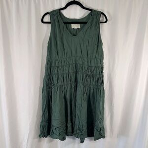 evy's tree Knee Length Dress Women's Medium Green Sleevless Vneck Smocked